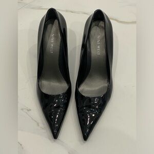 Pretty Nine West Black Patent Classic Pumps, Size 7